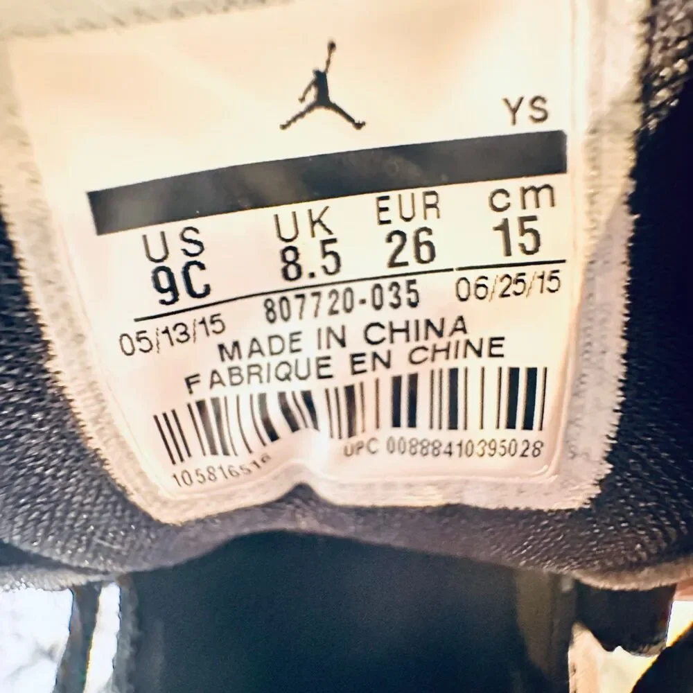 Air Jordan low top fashion sneakers Size 9